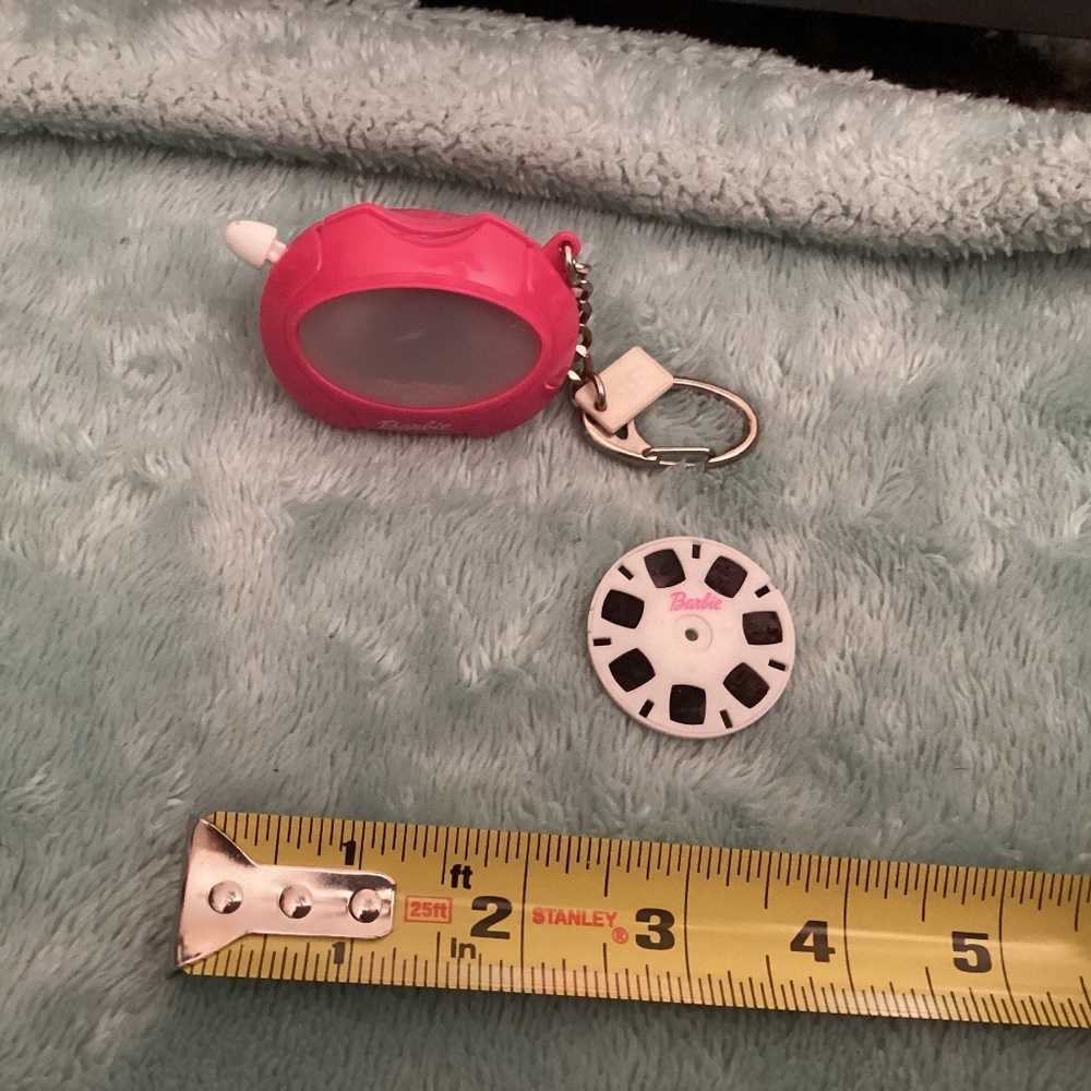 Barbie Mini View-Master keychain - Picture 1 of 5